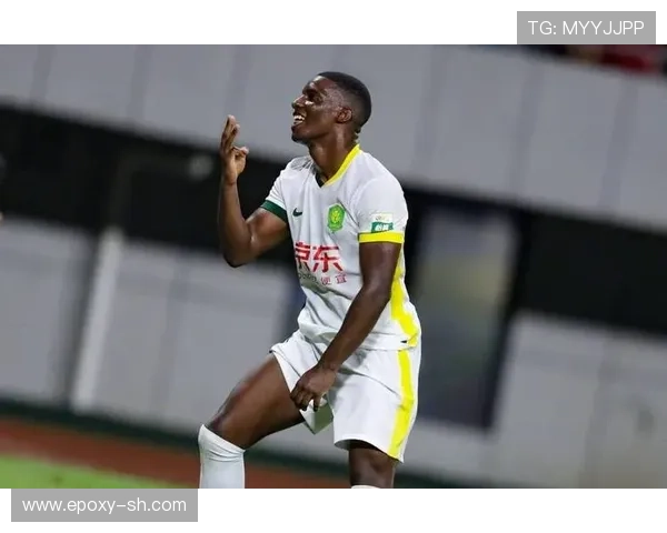 国安前场配合精妙法比奥扣球闪过防守射门打飞遗憾错失良机 国安前场配合精妙法比奥扣球闪过防守射门打飞遗憾错失良机