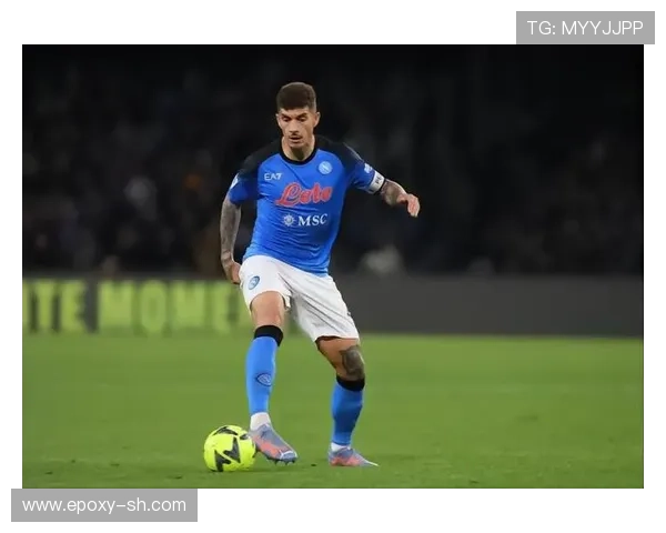 迪洛伦佐回应点球争议称摔倒因身体接触并非假摔而是正常对抗结果